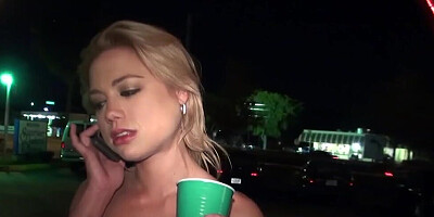 Two girls have no limits when it comes to taxi drivers