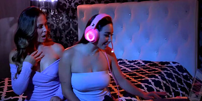 Kinky Stepdaughter Karlee Grey Seduces Stepmom