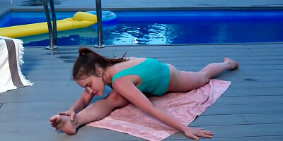Nicole Murkovski In Flexi Outdoor Fucked