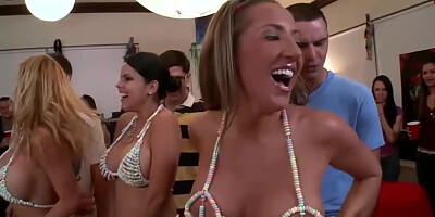 Alexis Fawx and Richelle Ryan are enjoying public sex so much