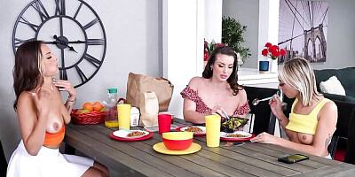 Public smut with stunning Chloe Temple and Mandy Waters from Freeuse Fantasy