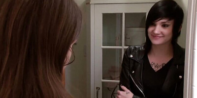 Scissoring in lesbian clip with wild mantrap from Les Worship