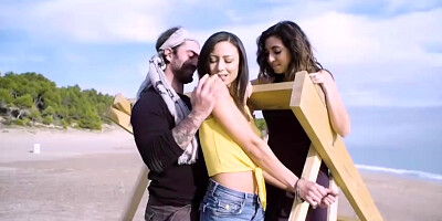 Cassie Del Isla and Frida Sante are enjoying this massive penis