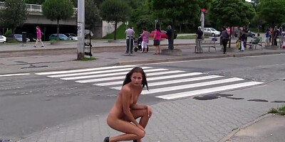 Kinky exhibitionist poses all naked in public