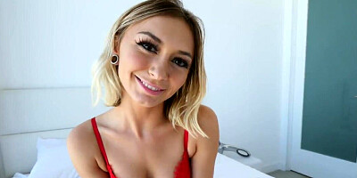 Chloe Temple has a great body and she loves to show it off