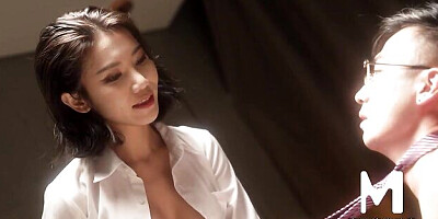 Japanese oiled doll Zhou Ning knows how to fuck with a big cock