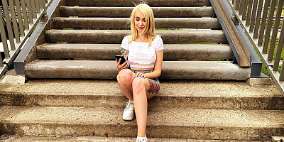 Blondie looks ready to get fucked in public as well