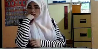 hijab titties flashing