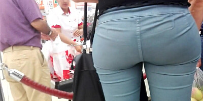 INCREDIBLE JEANS TIGHT