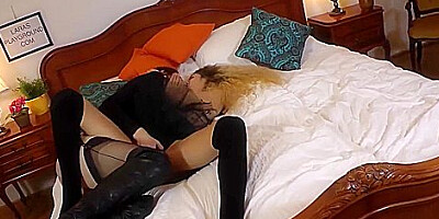 Classy Uk Beauties Fingering And Pussy Licking With Monique Woods And Lara Latex