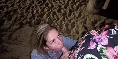 Loira Brasileira - Encontrei Essa Putinha Na Praia A Noite E Coloquei Ela Pra Mamar