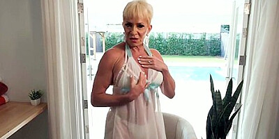 62-year-old Jean Los Naked Tits And Pussy Show