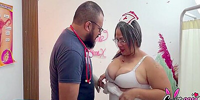 Enfermera Milf Cachonda Folla Con El Doctor Para Que Le Pase Su Dolor