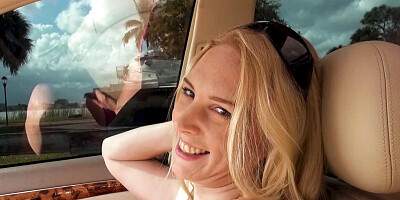 Smiley blonde MILF Delirious Hunter gets fucked in the backseat of a car
