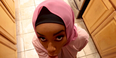 Black arab MYLF Lily Starfire pleasures horny dude in POV