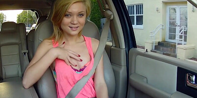 Pickedup babe clitrubs during blowjob in car