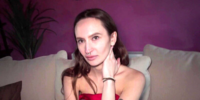 Skinny bitch Mari Moon gives up her pussy for some cash