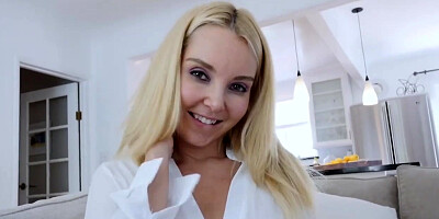 Blonde MILF is a real pro