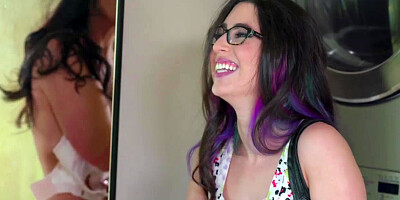 Lesbian chick flirts with stepmom