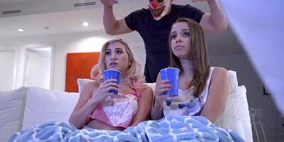 Scary movie with bestie leads to fucky sucky
