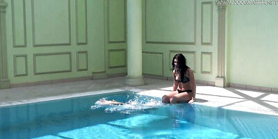Underwater Show featuring Lindsay's pornstar smut