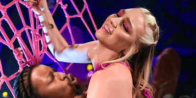 Kendra Sunderland doesn't hurt Isiah Maxwell but makes him cum