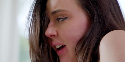 Whitney Wright cheats on her boyfriend with her best friend Vanna Bardot