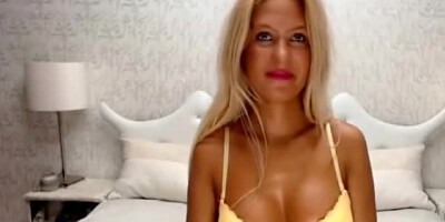 Stunning Blonde Webcam Girl With Perfect Tits