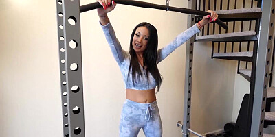 Blowjob and fucking after the workout for a hot babe