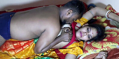 Thick woman from India gets groped and gives a handjob