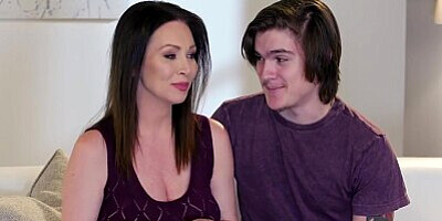 MOMMY'S BOY - Single Stepmom RayVeness Twerks On Her Stepson's Cock During Movie Night!