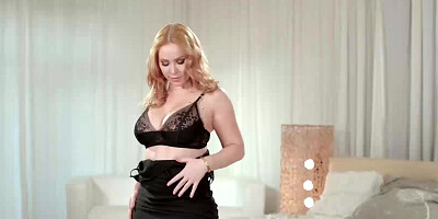 Redheaded MILF Kiara Lord seducing a man with her curves