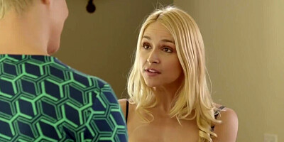 Petite Sarah Vandella satisfies her mature client's pussy