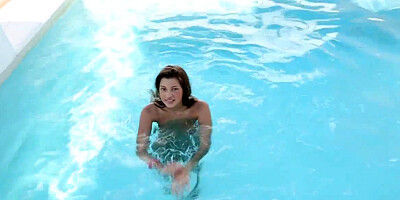 Sexy Melena Tara swims in the pool