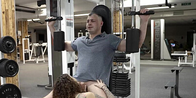 Big breasts brunette is ready to put in the work at the gym