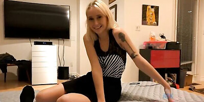 Sweet thing's feet clip