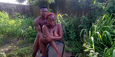 Two Lovers Traveling By Road Decided To Fuck In The Bush When There Bus Has Issued