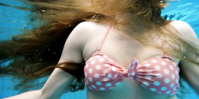 Babe movie with delightful tomato from Underwater Show
