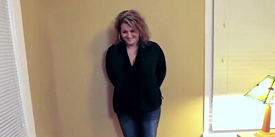 Amateur gal named Laura is demonstrating her SKILLZ