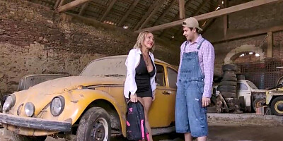 Big boobs blonde wants him to drill her with legs spread