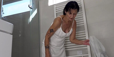 Mature woman is cleaning the bathroom and masturbates