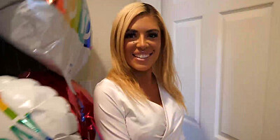 Cute babe Vivianne DeSilva is ready to celebrate her b-day