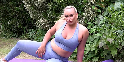 Fat old lady with a fivehead masturbates on a yoga mat