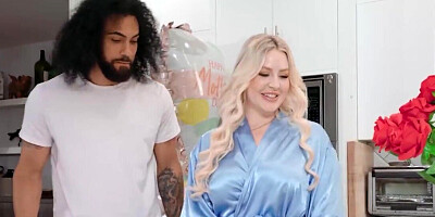 Big boobs blonde wants black dick to penetrate her