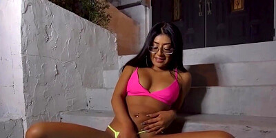 Binky Beaz shows how to fuck if you are deranged whore