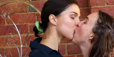 Hairy lezzie lets this slut munch on her gorgeous pussy