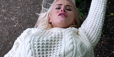 Blonde woman wraps her face around a cock for a facial