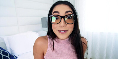 Geek solo girl Madison Wilde showing off her hot feet