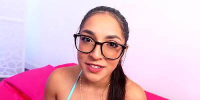 Madison Wilde keeps her glasses on while deepthroating