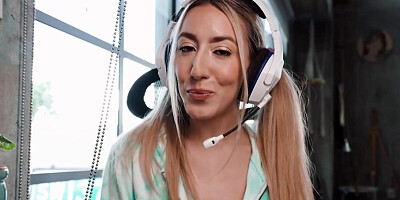 Hot blondie forgets to turn her camera off before sex